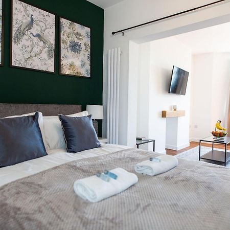 Studio Apartment With 65" Smart Tv نيوبورت المظهر الخارجي الصورة