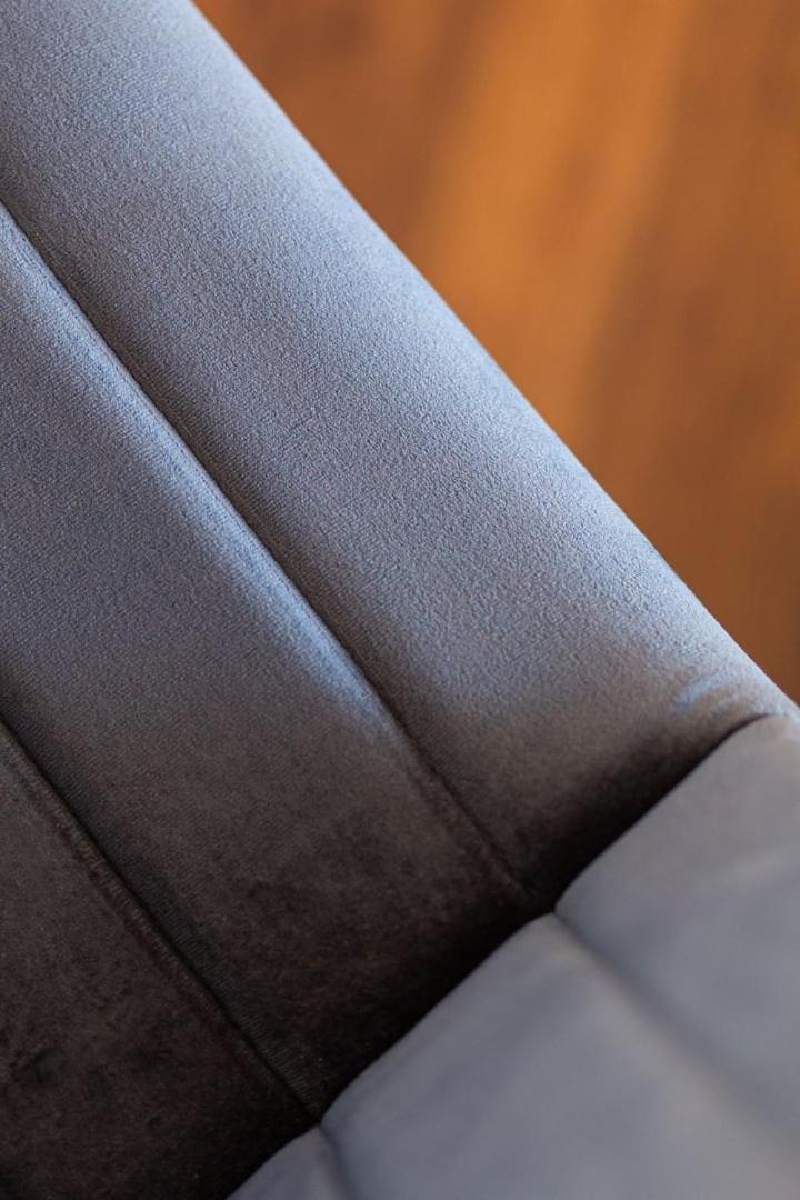 Studio Apartment With 65" Smart Tv نيوبورت المظهر الخارجي الصورة