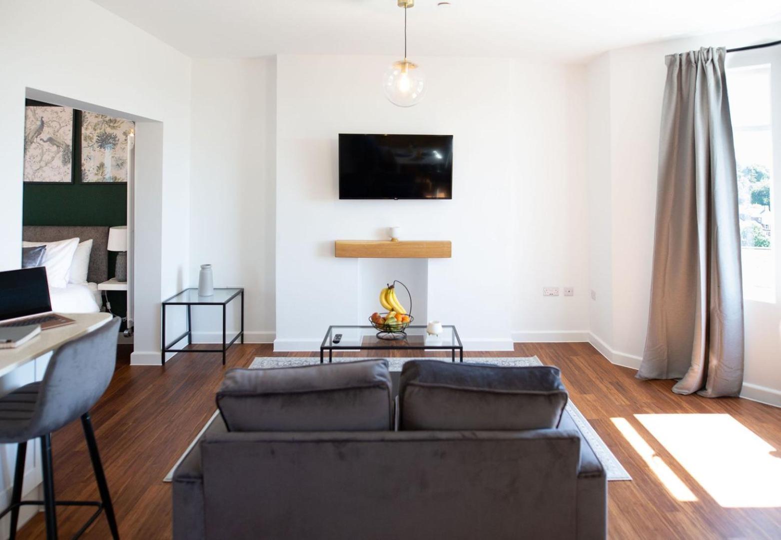 Studio Apartment With 65" Smart Tv نيوبورت المظهر الخارجي الصورة