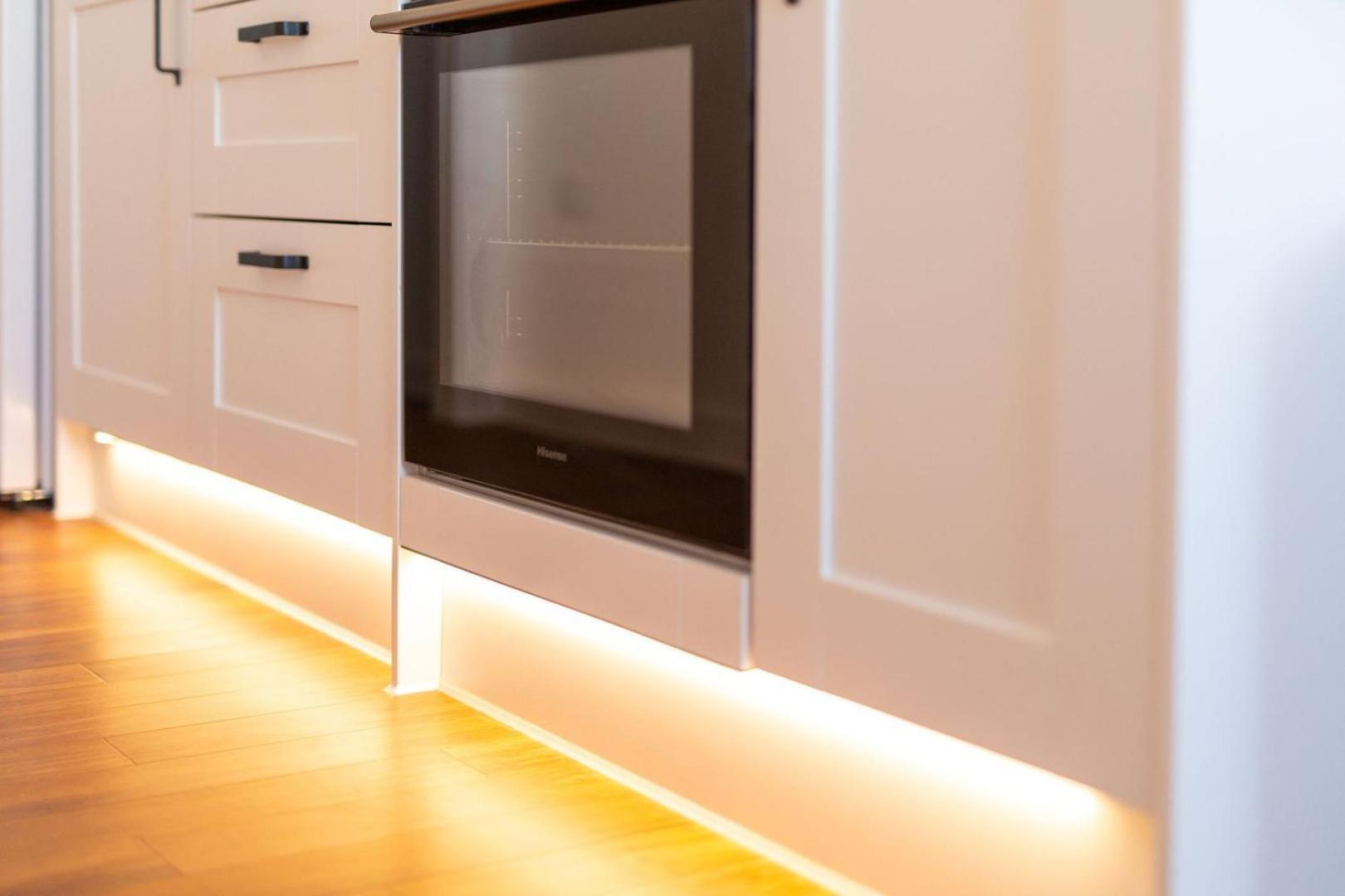 Studio Apartment With 65" Smart Tv نيوبورت المظهر الخارجي الصورة