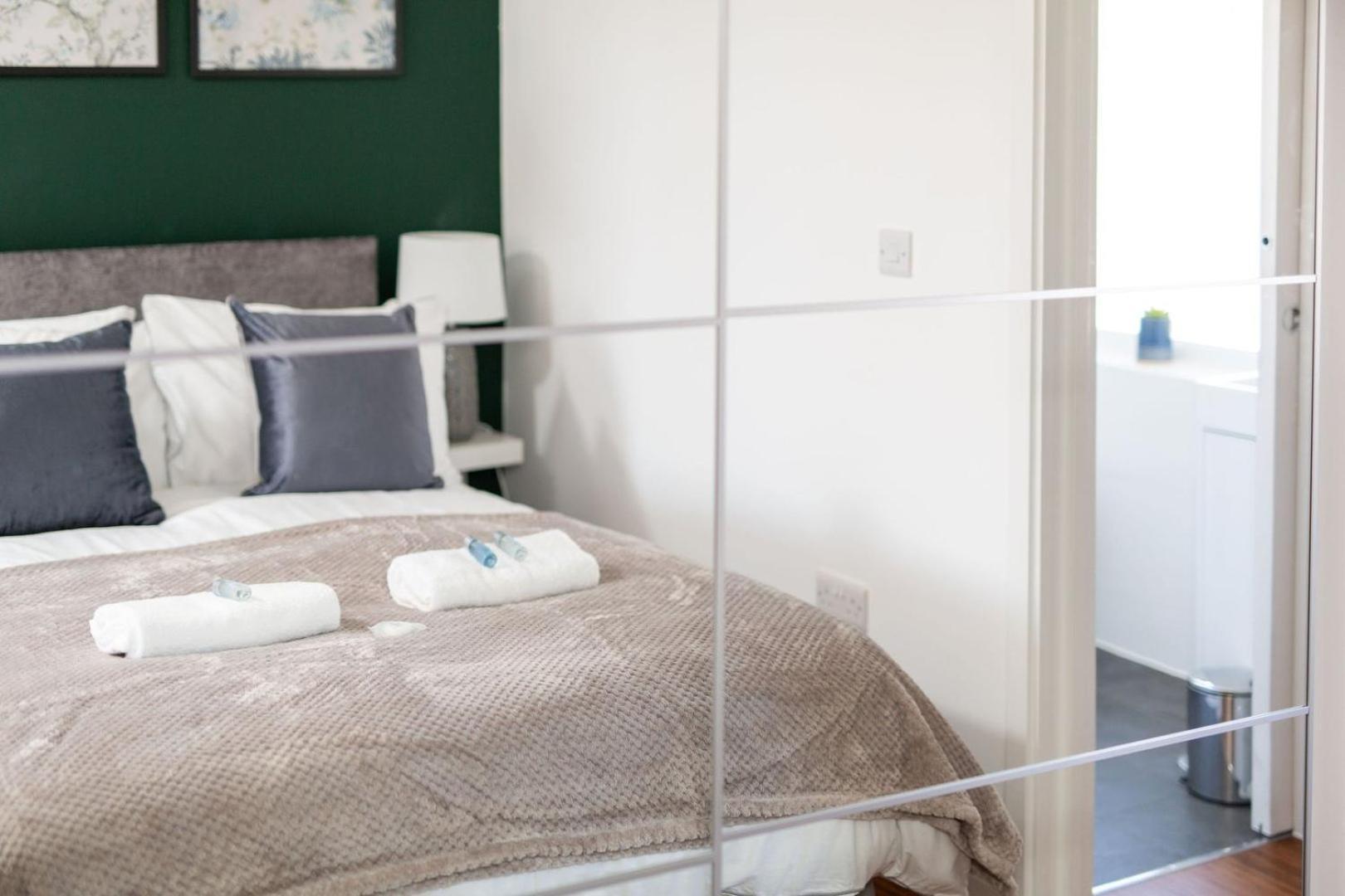 Studio Apartment With 65" Smart Tv نيوبورت المظهر الخارجي الصورة